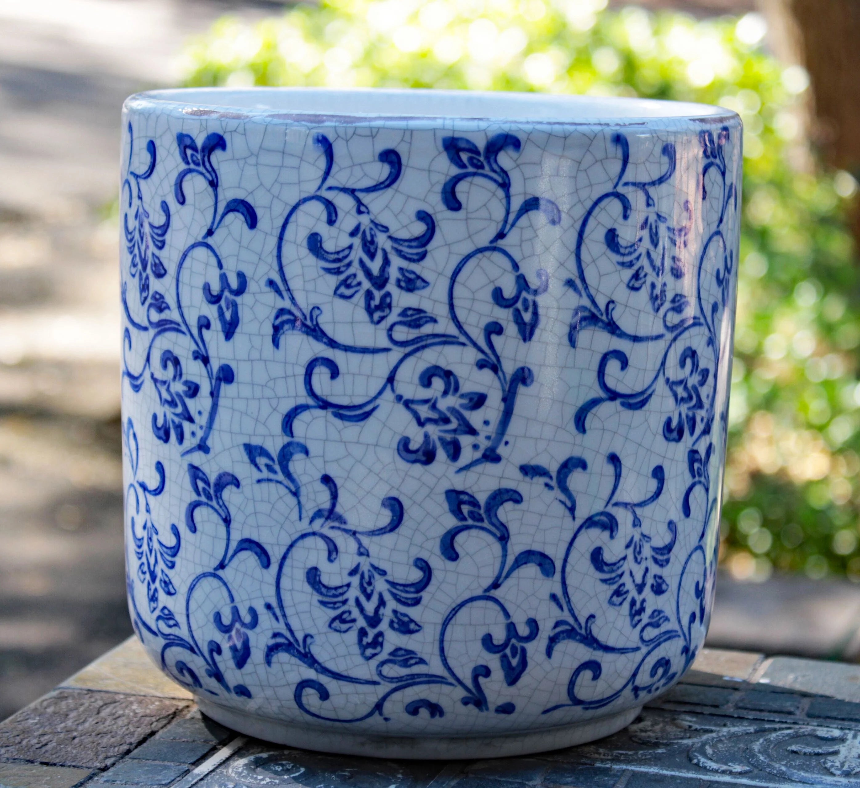 Blue and white ceramic cylindrical garden pot or planter J838221