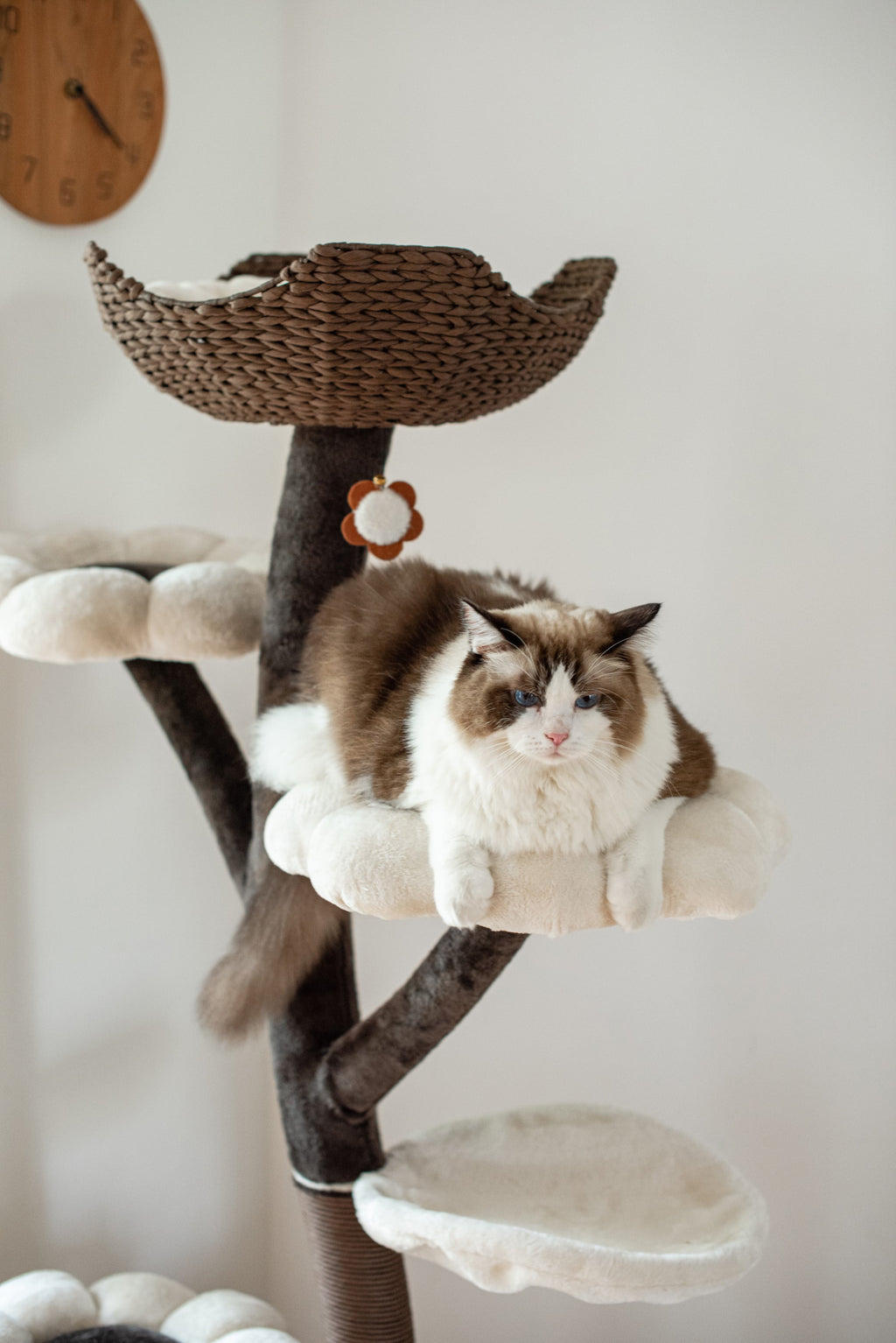 Natural Blossom Flower Woven Tree Branches Large Cat Tree 6-Level Cat Tower with Hammock Foam-Padded Perches Basket U436187