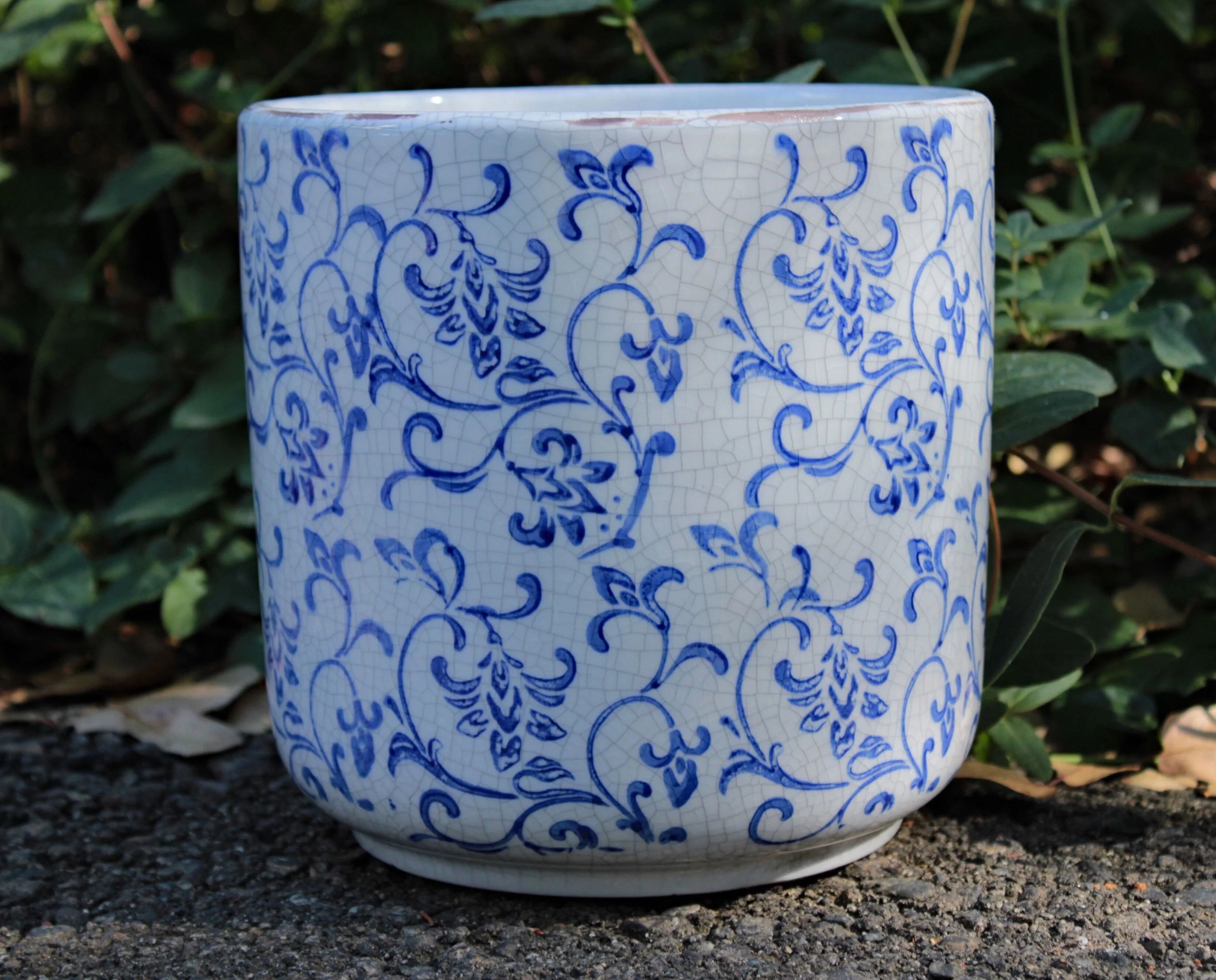 Blue and white ceramic cylindrical garden pot or planter J838221