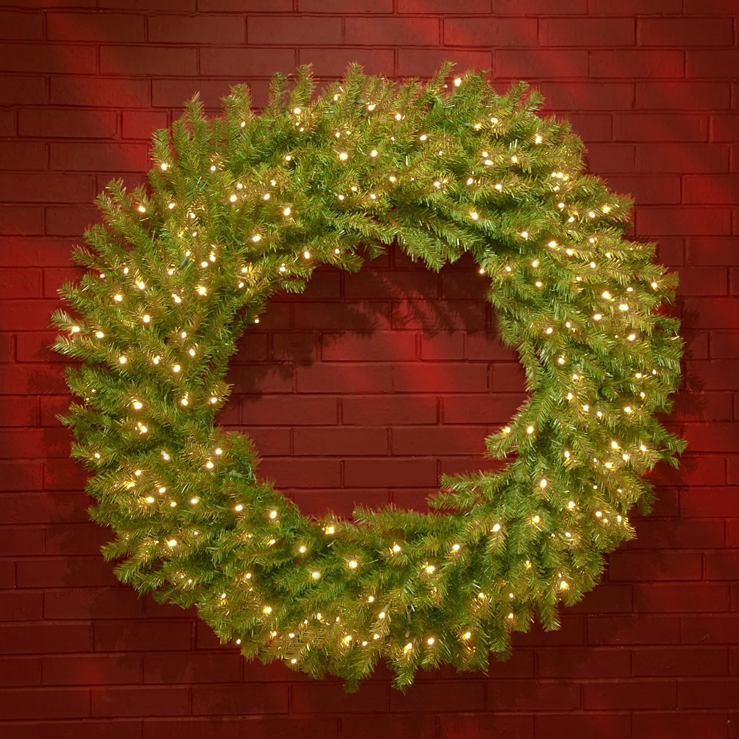 Pre-Lit Artificial Christmas Wreath, Green, 48 Inches E60144